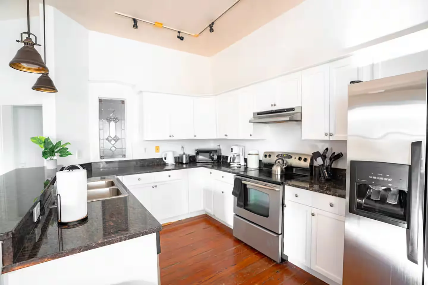 2 bed, 1875 sqft, $3,200 — Photo 4