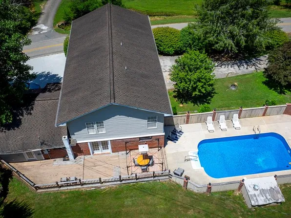 636 E Buffalo Rd, Robbinsville, NC 28771