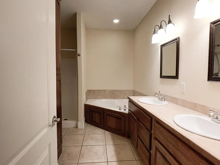 215 N Wright St — Photo 12