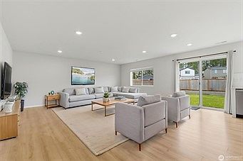 5th image of 430 NE Ridge Point Blvd