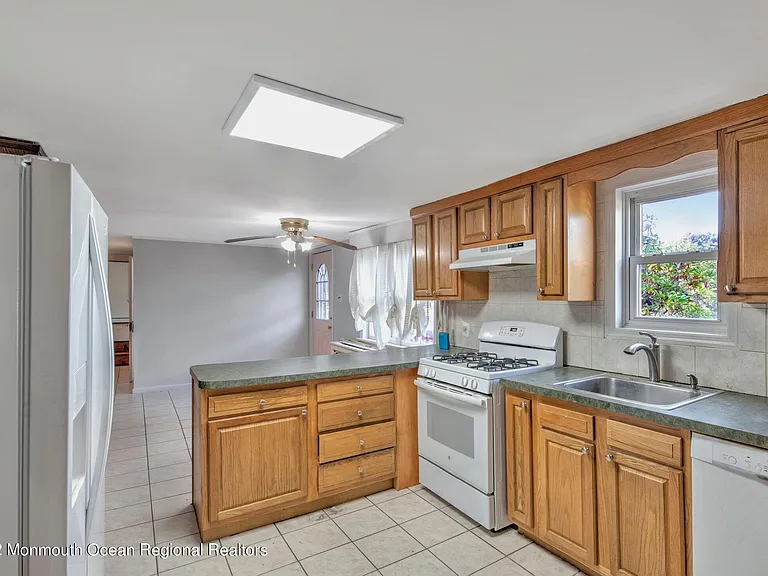 284 Millstone Rd — Photo 24