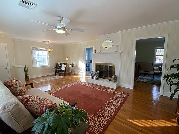 3rd image of 2624 Melbourne Dr