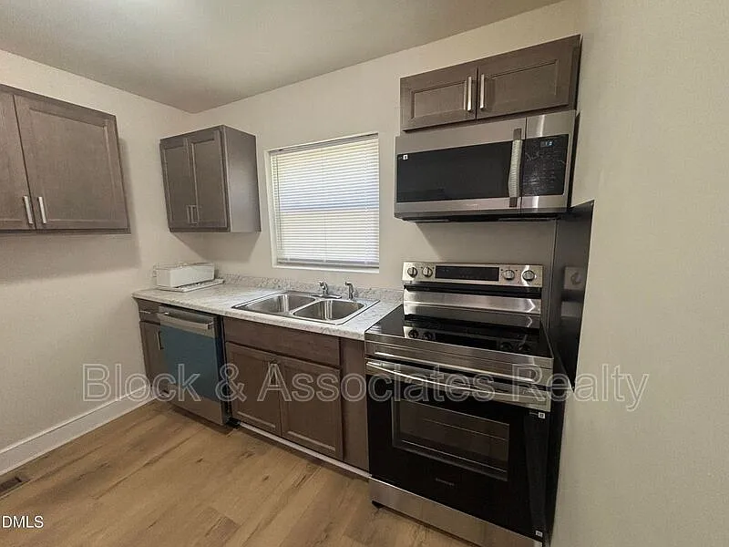 2 bed, 1.0 bath, $1,395 — Photo 2