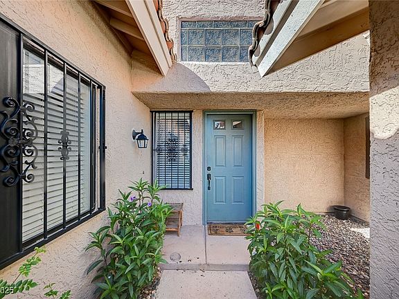 5th image of 2704 Miraflores Ave