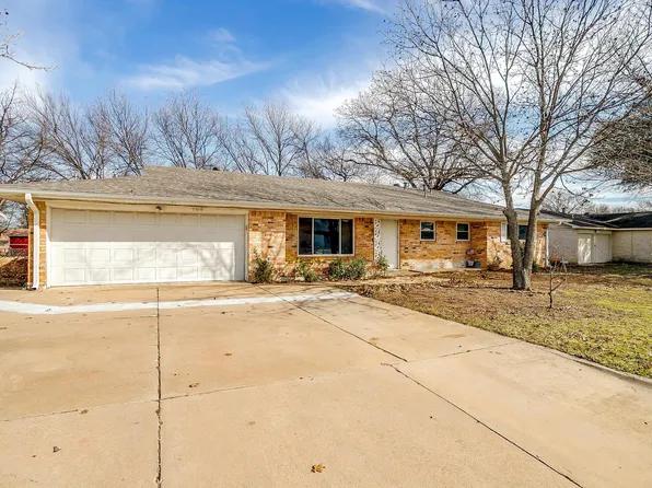 109 SE Dian St, Burleson, TX 76028