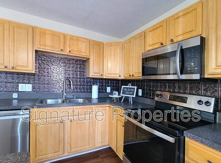 106 Regina Ln — Photo 15