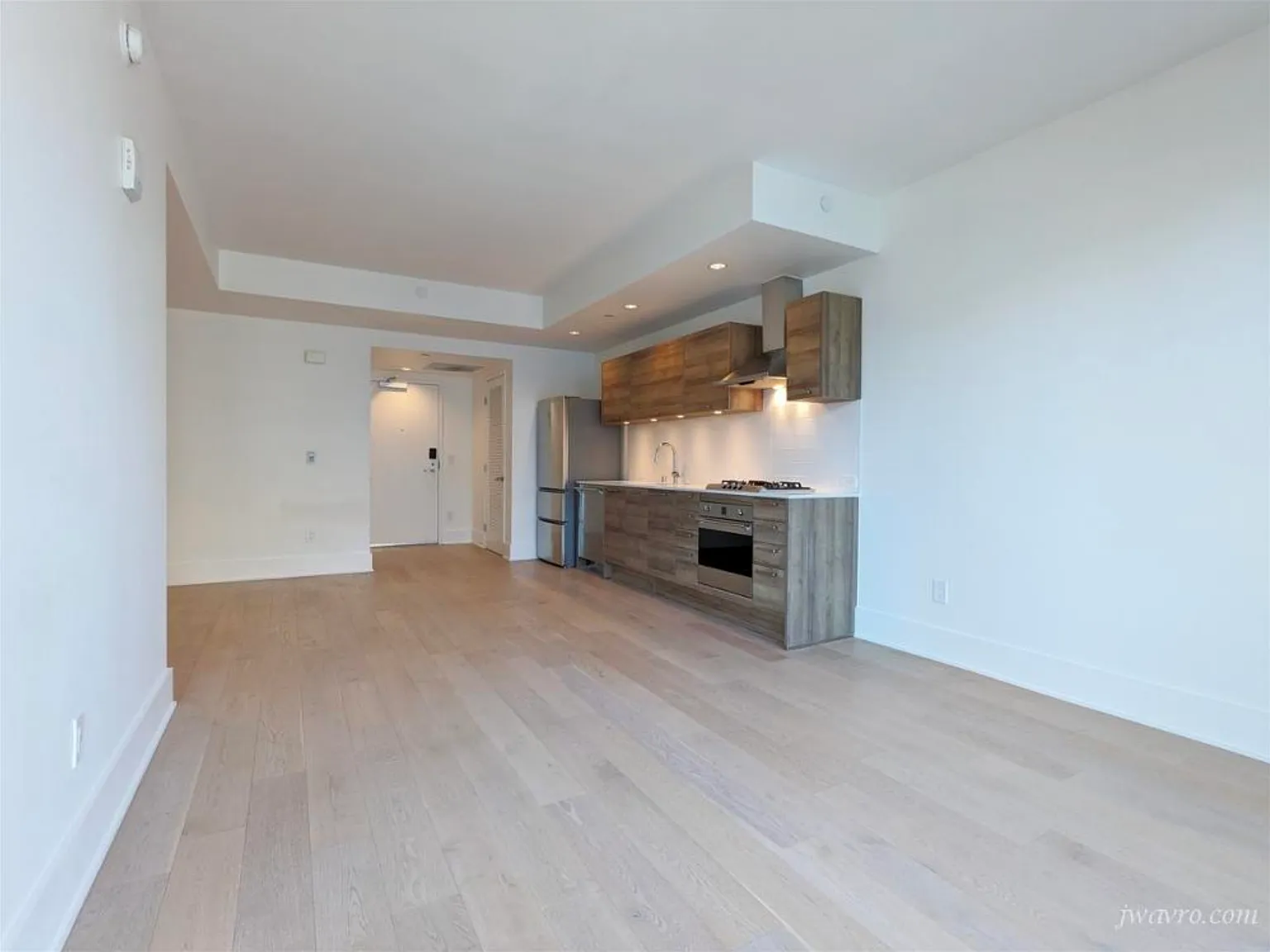 1 bed, 672 sqft, $4,169 — Photo 2
