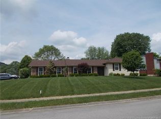 107 Edgemont Dr, New Albany, IN 47150