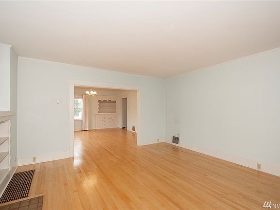 5th image of 6048 S Puget Sound Ave