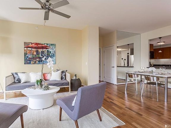 2nd image of 88 King St Unit 812