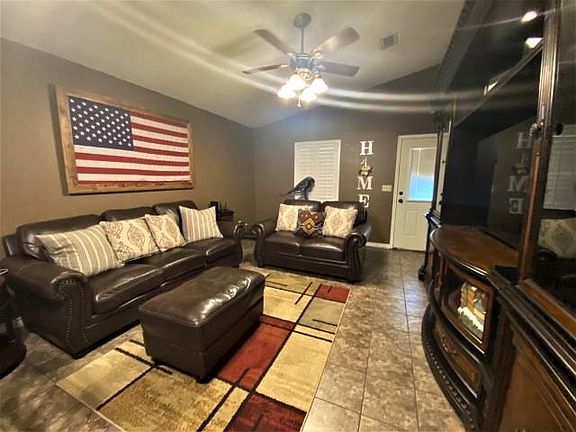 4th image of 174 Park Dr