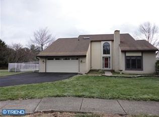 100 Grove Cir, Chalfont, PA 18914