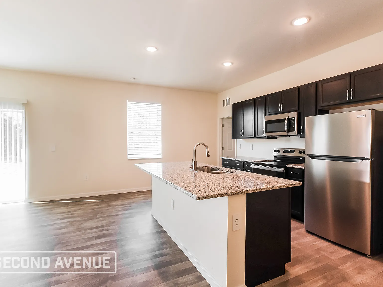 4 bed, 2.0 bath, 1760 sqft, $1,999 — Photo 4