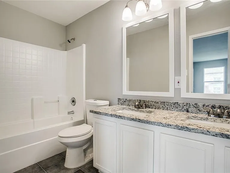 708 Claiborn Ln — Photo 7