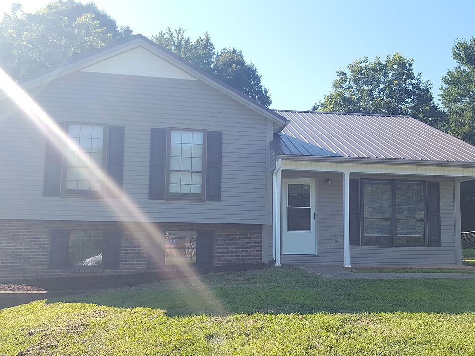 1st image of 208 Searcy St