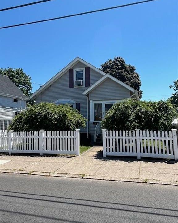 1st image of 217 Evergreen St