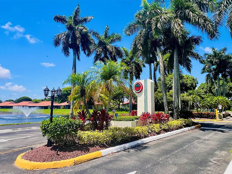 10615 Ocean Palm Way #102 — Photo 42