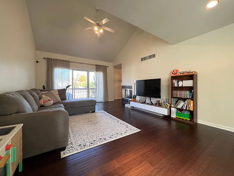 240 Newberry Ln — Photo 9