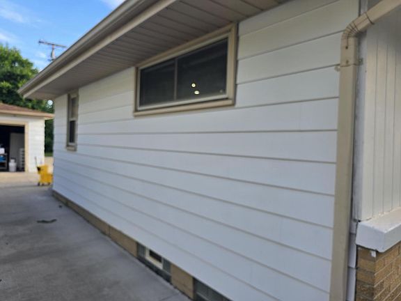 5th image of 8805 W Bender AVENUE