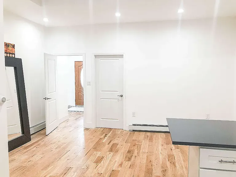 424 Hart St #1 — Photo 6