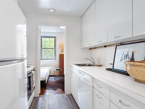 3rd image of 433 E 56th St APT 4D