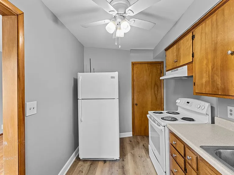 723 Village Dr — Photo 4