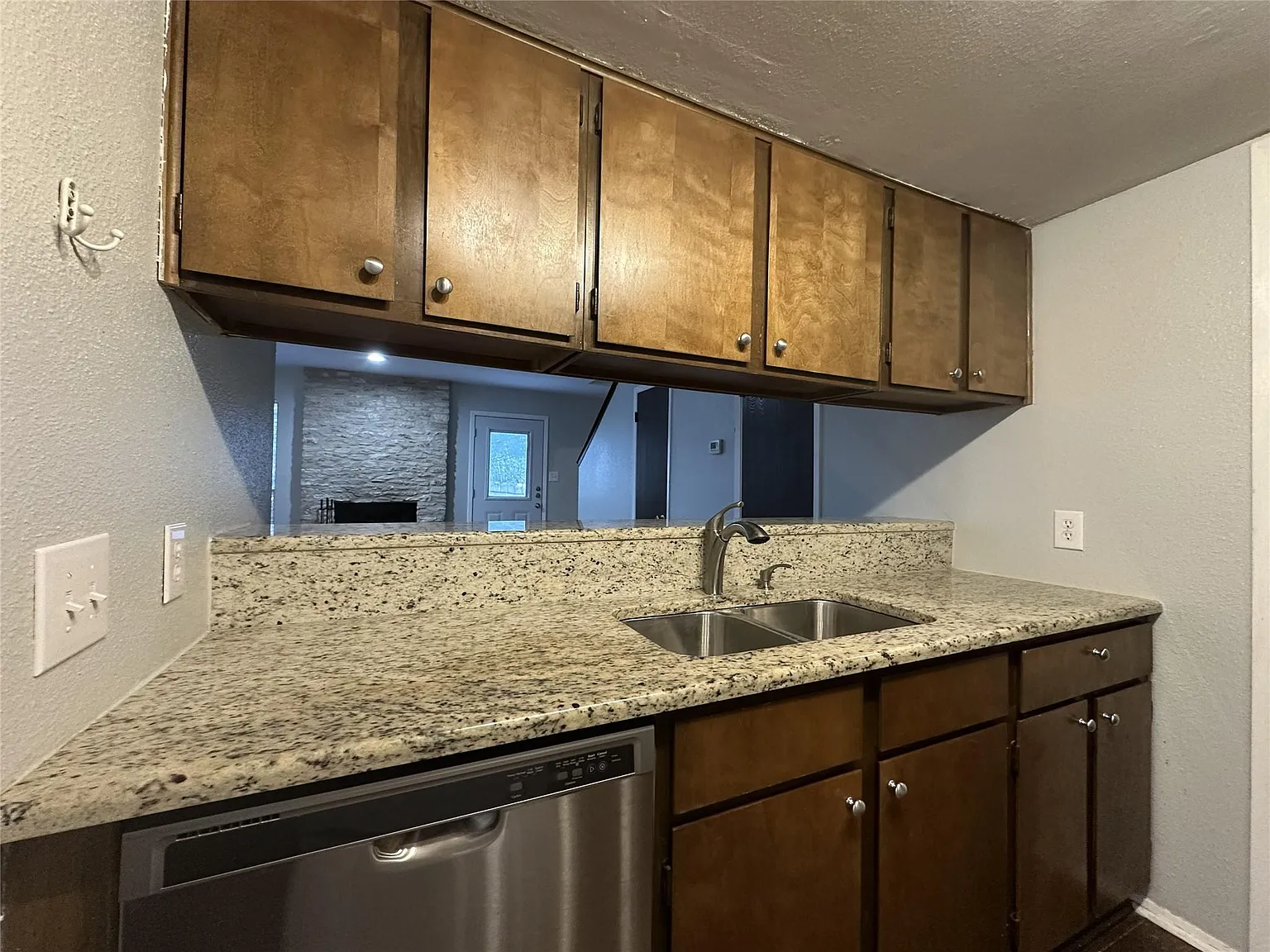 2 bed, 1.5 bath, 987 sqft, $1,695 — Photo 4