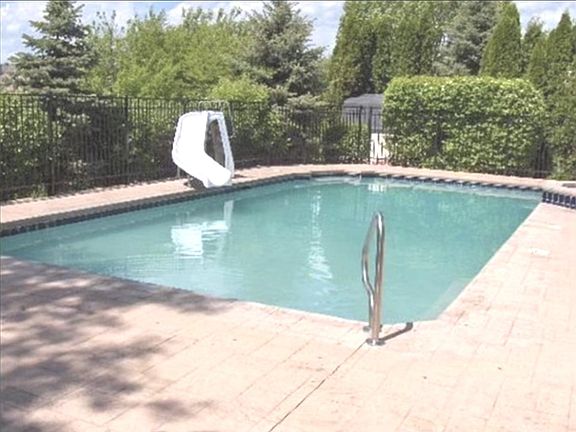 3rd image of 30 Americana Ct