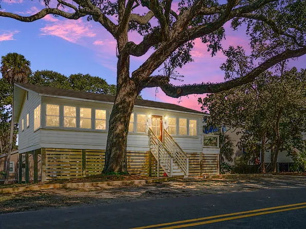 222 E Hudson Ave, Folly Beach, SC 29439