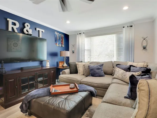 20 Chapel Place #1B, Great Neck, NY 11021