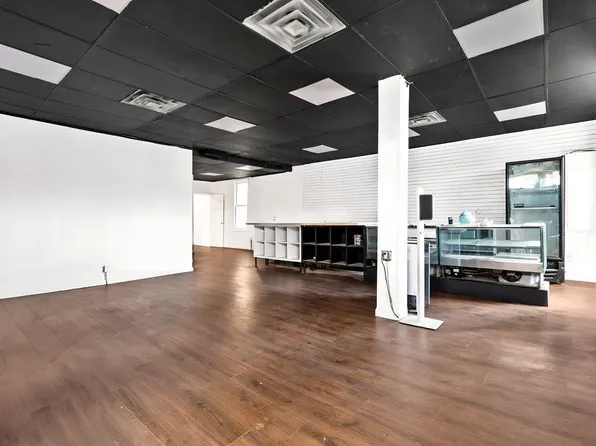 1526 43rd Street image 5 of 12