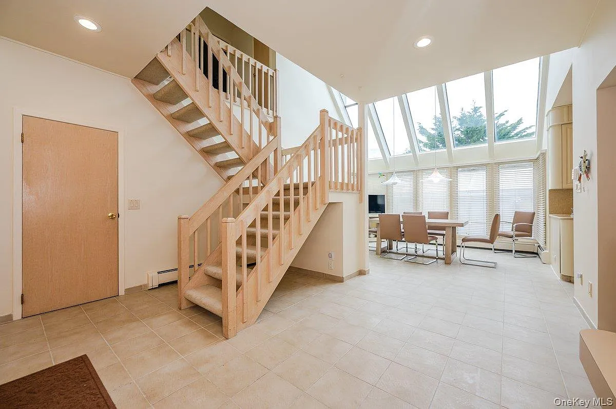 4 bed, 4.5 bath, 3942 sqft, $8,000 — Photo 3
