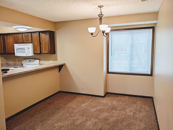 3rd image of 6235 Holdrege St #D-3