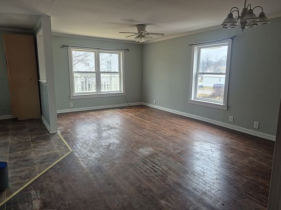 3rd image of 216 W Russell Ave