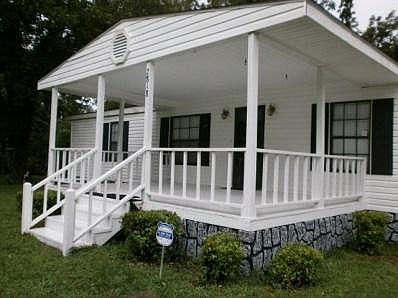 2nd image of 2818 Stuart Dr