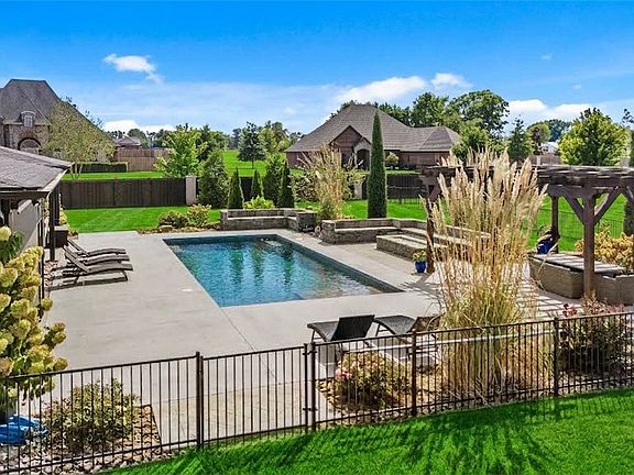 5th image of 4100 Rolling Meadows Dr