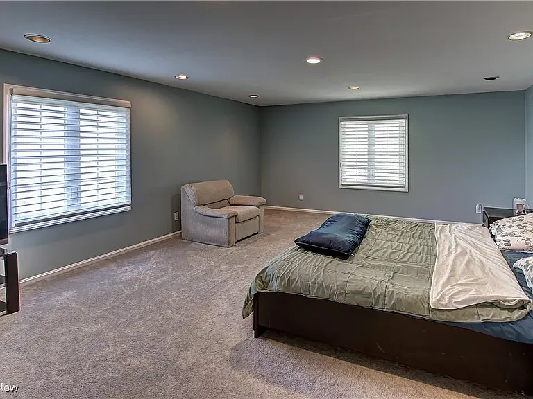 18220 Parkland Dr — Photo 11