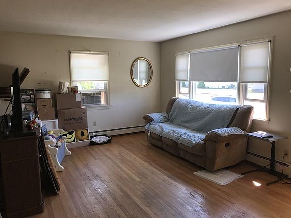 5th image of 11 Glenwood Dr