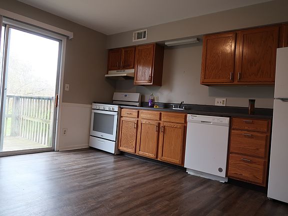 2nd image of 4131 Oak Park Dr SE #C
