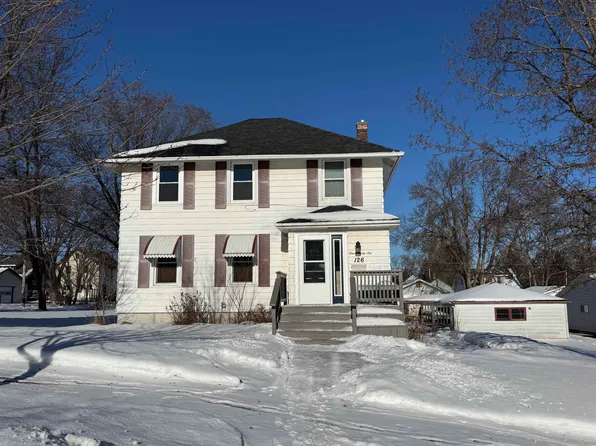 126 5th St NW, Chisholm, MN 55719