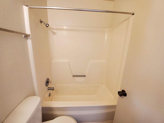 3rd image of 328 Tennessee St SE #15