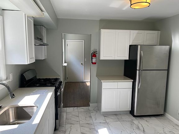 5th image of 3080 Richmond Ave
