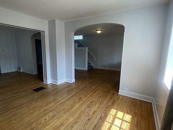 3rd image of 1023 De Maude Ave