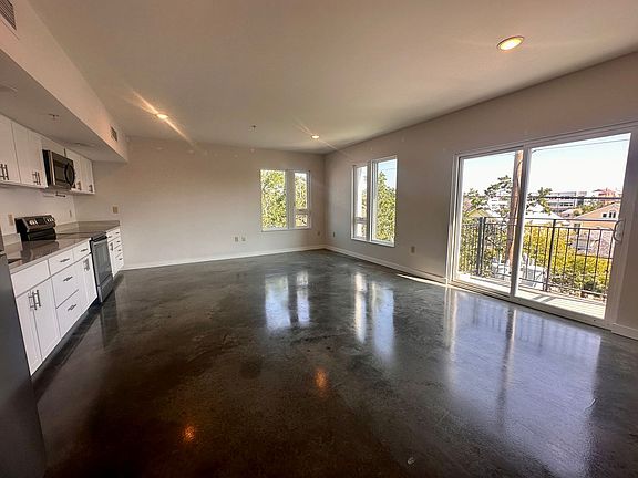 2nd image of 3100 Banks St #310