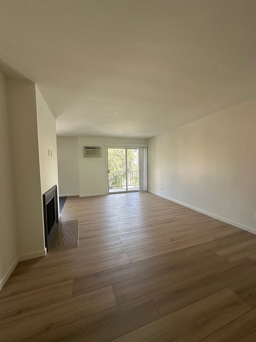 Building Photo - 1421 Amherst Ave #5