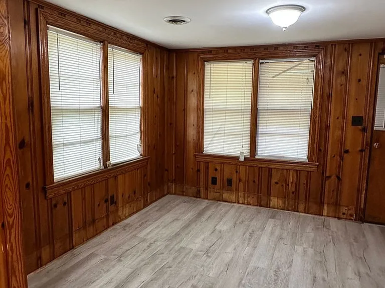 144 N Fairview Cir — Photo 11