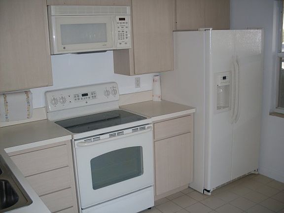 3rd image of 45 Essex Ct APT B