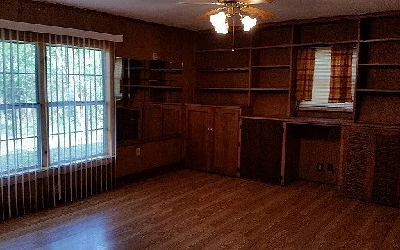 3rd image of 1301 Foster Ave
