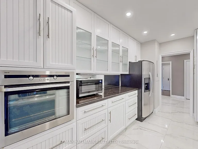 619 Avenue Rd #201 — Photo 20