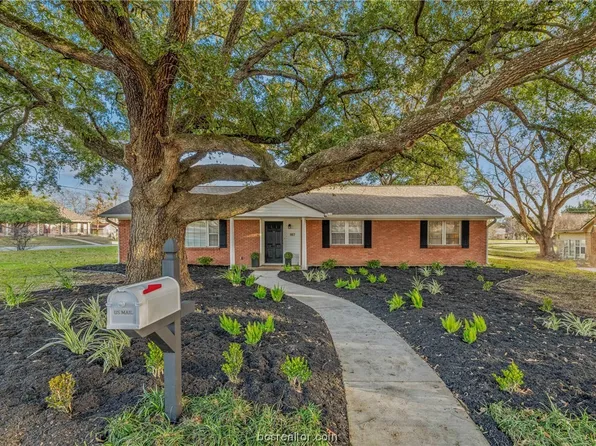 907 Ruskin Dr, Bryan, TX 77802